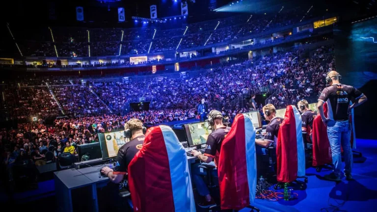 Como funcionam ligas e torneios de e-sports no Brasil? Entenda tudo.