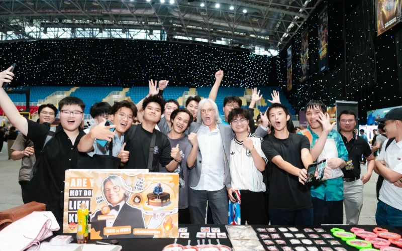 Leslie Gilliams faz sucesso com fãs e autógrafos no The Grand Esports 2026