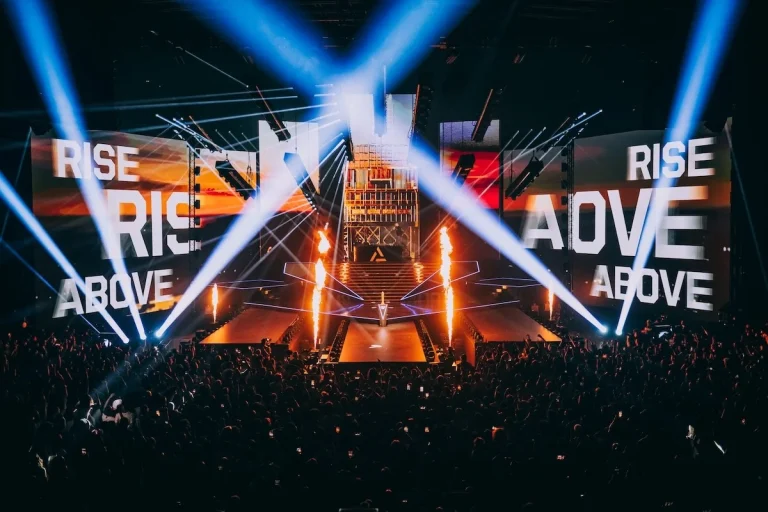 Esports World Cup 2026 começa em Paris com show de Aya Nakamura e DJ Snake