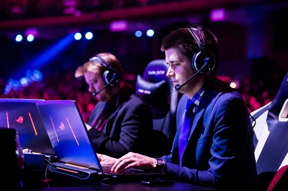 Desafios Jurídicos e Financeiros no Crescimento dos e-Sports no Brasil 1 Desafios Jurídicos e Financeiros no Crescimento dos e-Sports no Brasil