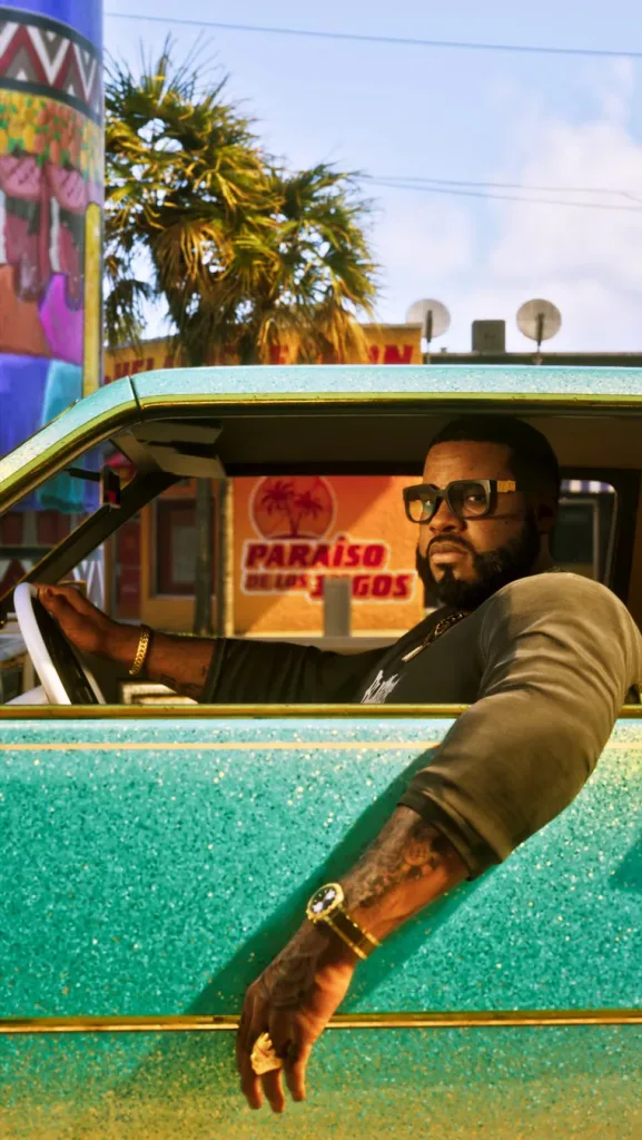 Personagem Boobie Ike em um carro brilhante.