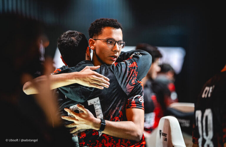FaZe e FURIA buscam classificação nos playoffs da EWC de R6