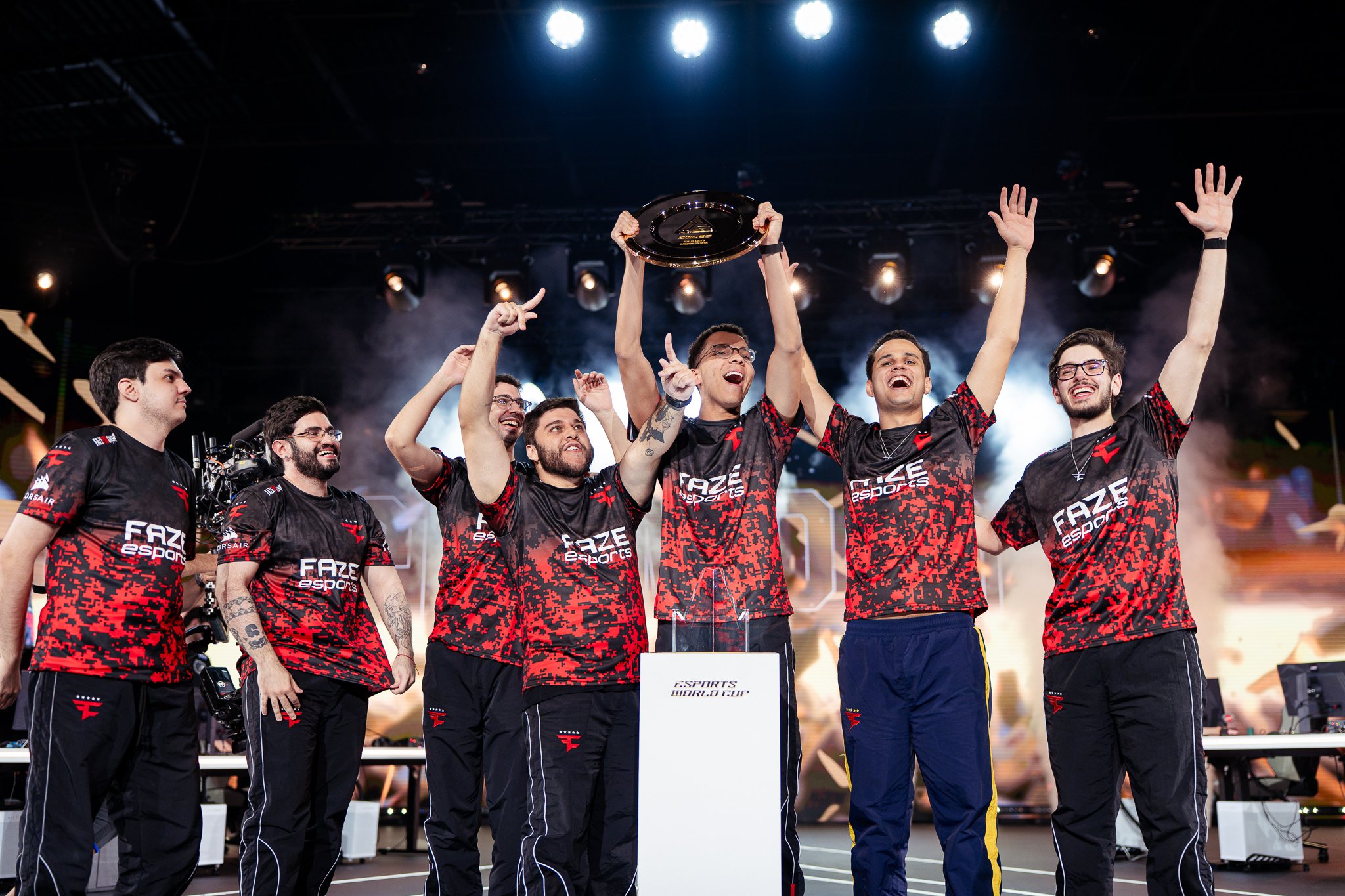 FaZe Clan vence FURIA e se consagra campeã da Esports World Cup