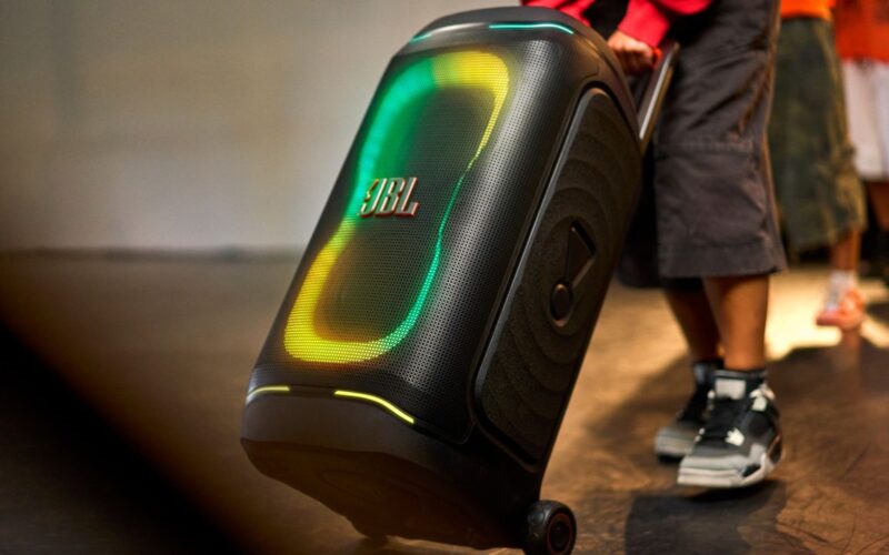 JBL PartyBox 330 chega ao Brasil com 280W RMS e Bluetooth 6.0