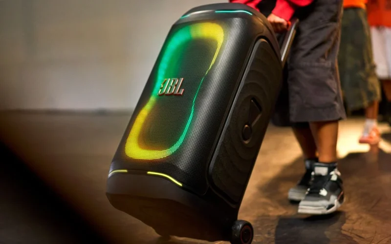 JBL PartyBox 330 chega ao Brasil com 280W RMS e Bluetooth 6.0