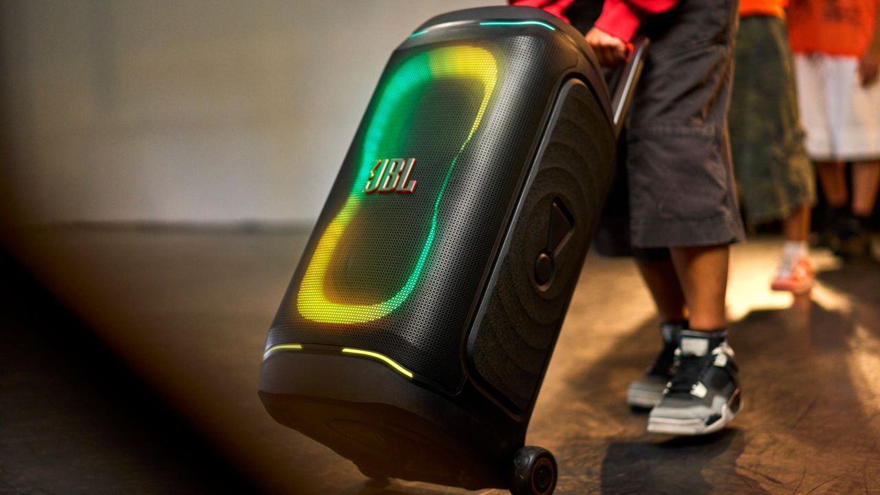 JBL PartyBox 330 chega ao Brasil com 280W RMS e Bluetooth 6.0