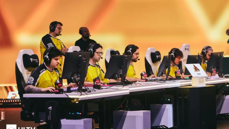Legacy elimina campeã do Major e avança para semifinais da EWC 2026