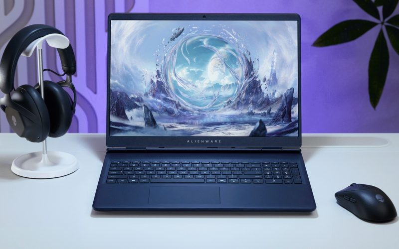Alienware 16 Aurora com RTX 4050: 19% de desconto e design gamer inconfundível