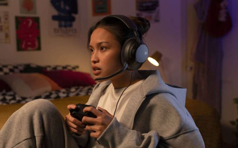 JBL Quantum 120: Headset gamer com som espacial e microfone removível a R$ 249