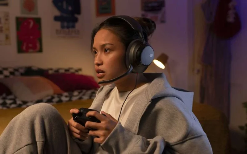 JBL Quantum 120: Headset gamer com som espacial e microfone removível a R$ 249