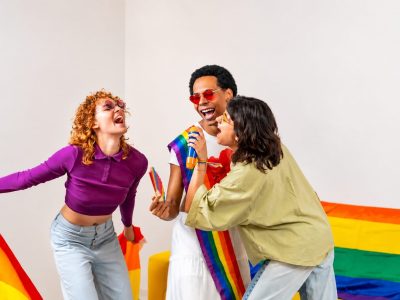 Karaokê da Diversidade: Noite Gratuita de Música e Jogos para a Comunidade LGBTQIAPN+ em Botafogo