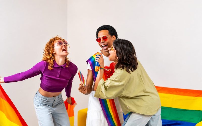 Karaokê da Diversidade: Noite Gratuita de Música e Jogos para a Comunidade LGBTQIAPN+ em Botafogo