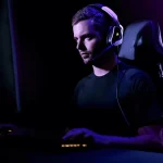 Headset gamer Corsair Void Elite Wireles com drivers de 50 mm e 16 horas de bateria em promoção