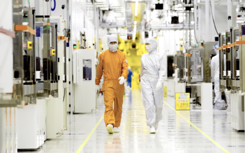 Samsung adia uso de máquinas High-NA EUV e foca em tecnologia de 1 nm por cautela no setor