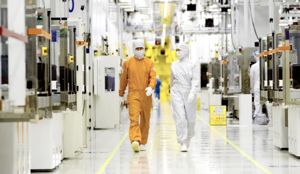 Samsung adia uso de máquinas High-NA EUV e foca em tecnologia de 1 nm por cautela no setor