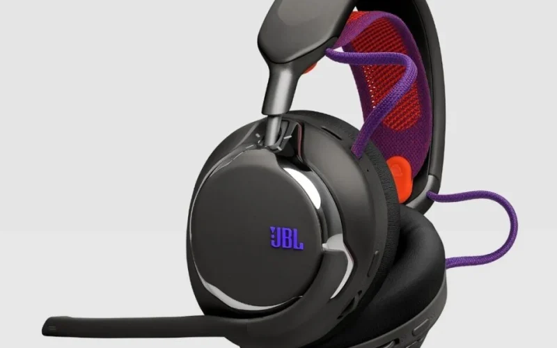 JBL lança headset gamer Quantum 120 com foco em conforto e som imersivo