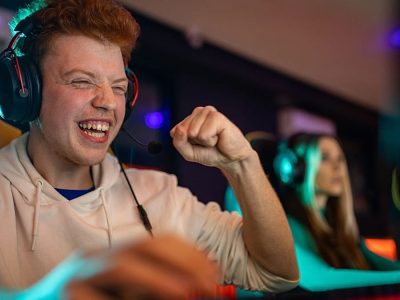 Relatório alerta para riscos à saúde e bem-estar de crianças no cenário dos esports