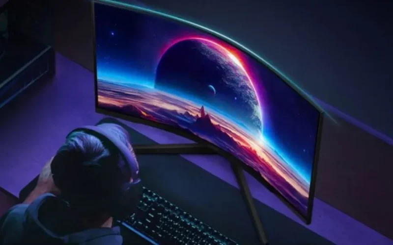 Samsung Odyssey G5 32" QHD com taxa de atualização de 165Hz por R$ 879 no PIX