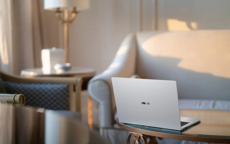 ASUS ExpertBook A7: Notebook ultrafino com Intel Core de 6 núcleos e tela OLED de 120 Hz