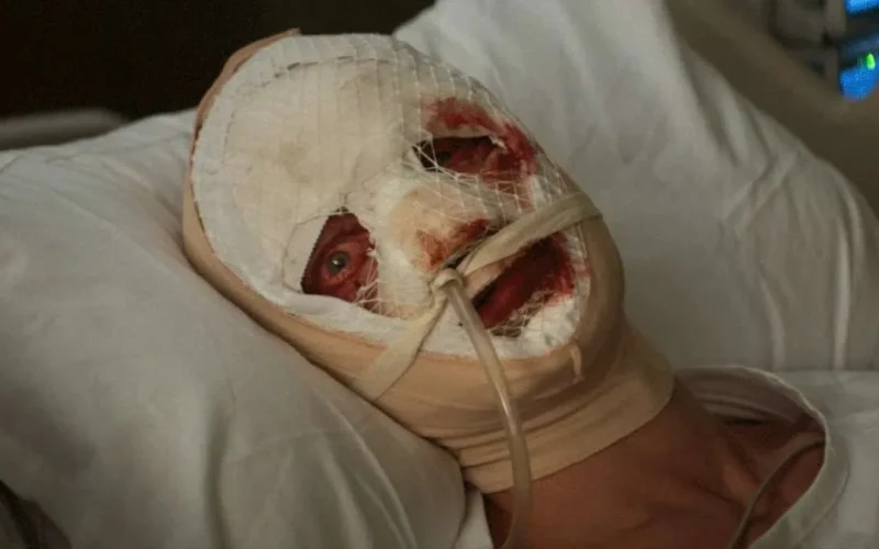 Filme de Horror "Cara-de-Barro" com Roteiro de Mike Flanagan Inicia Pré-Venda nos Cinemas para Estreia em Outubro