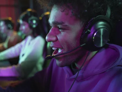 Headset gamer HyperX Cloud III se destaca por opções de conexão versáteis