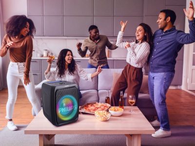 Philips apresenta a caixa de som TAX3000M com karaokê, 450W e microfones sem fio para festas