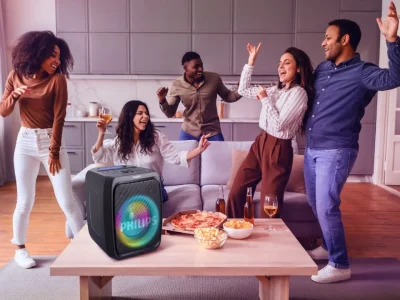 Philips apresenta a caixa de som TAX3000M com karaokê, 450W e microfones sem fio para festas