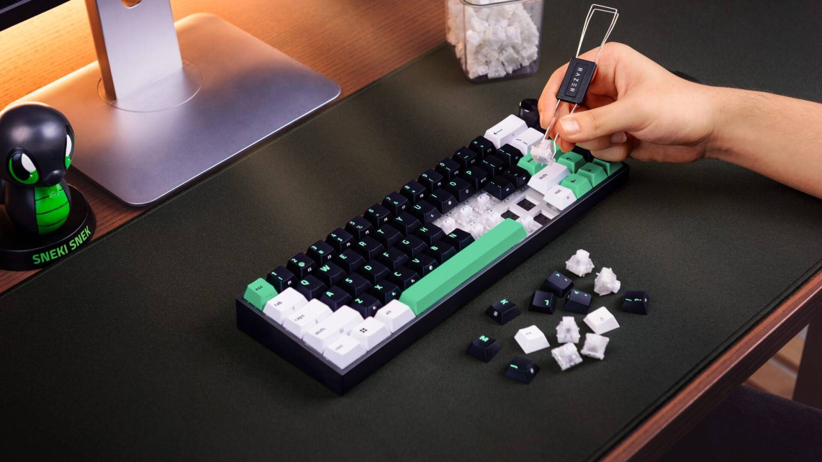 Razer Reclusa Mini 65%: Teclado Gamer Sem Fio com Switches Magnéticos Hot-Swappable