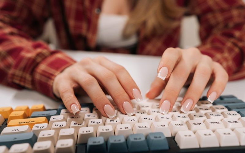 Amazon realiza liquidação de teclados gamer com menores preços do ano