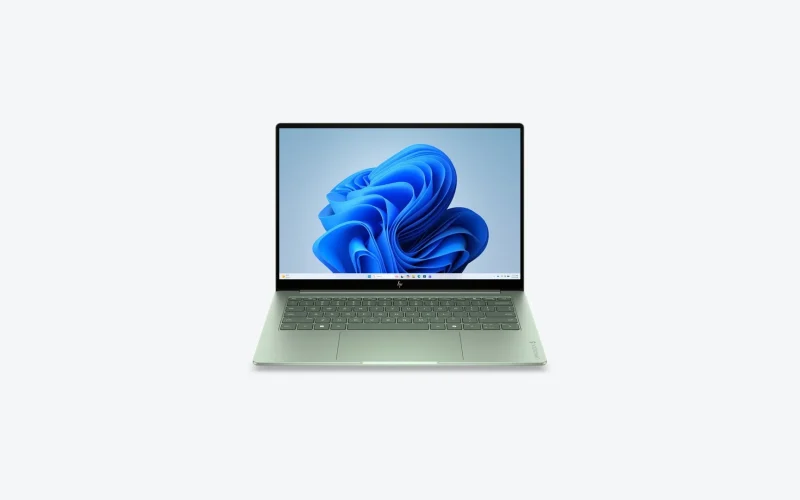 HP OmniBook 5 traz tela OLED de 14" e Intel Core 5 320 em nova versão acessível