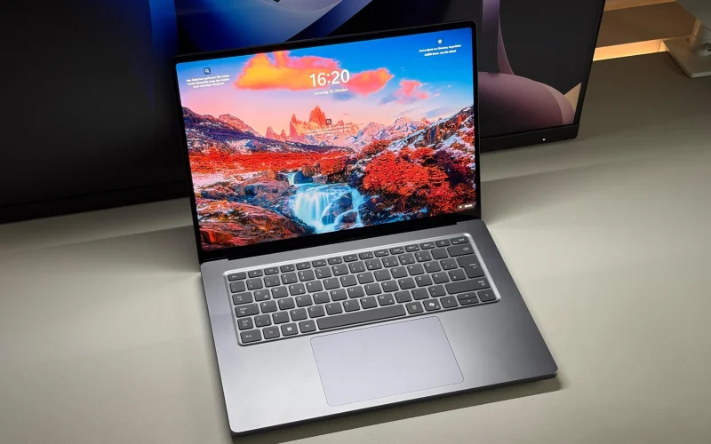 Microsoft Surface Laptop Ultra: Problemas com painel Mini-LED de 2000 nits e design volumoso